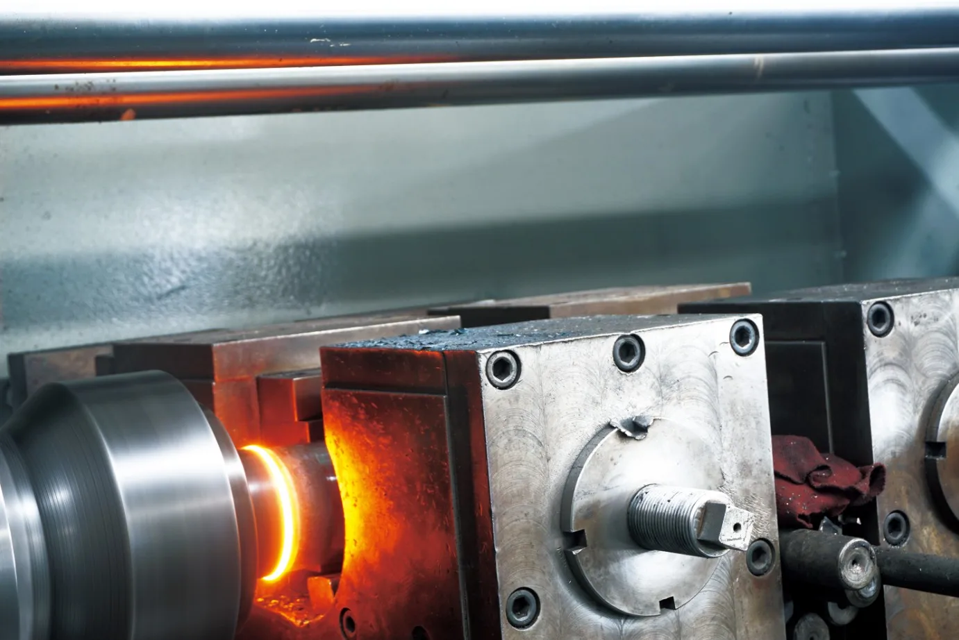 HCIC हाइड्रोलिक सिलिन्डर: 4 कोर प्रकार र अनुकूलन समाधान